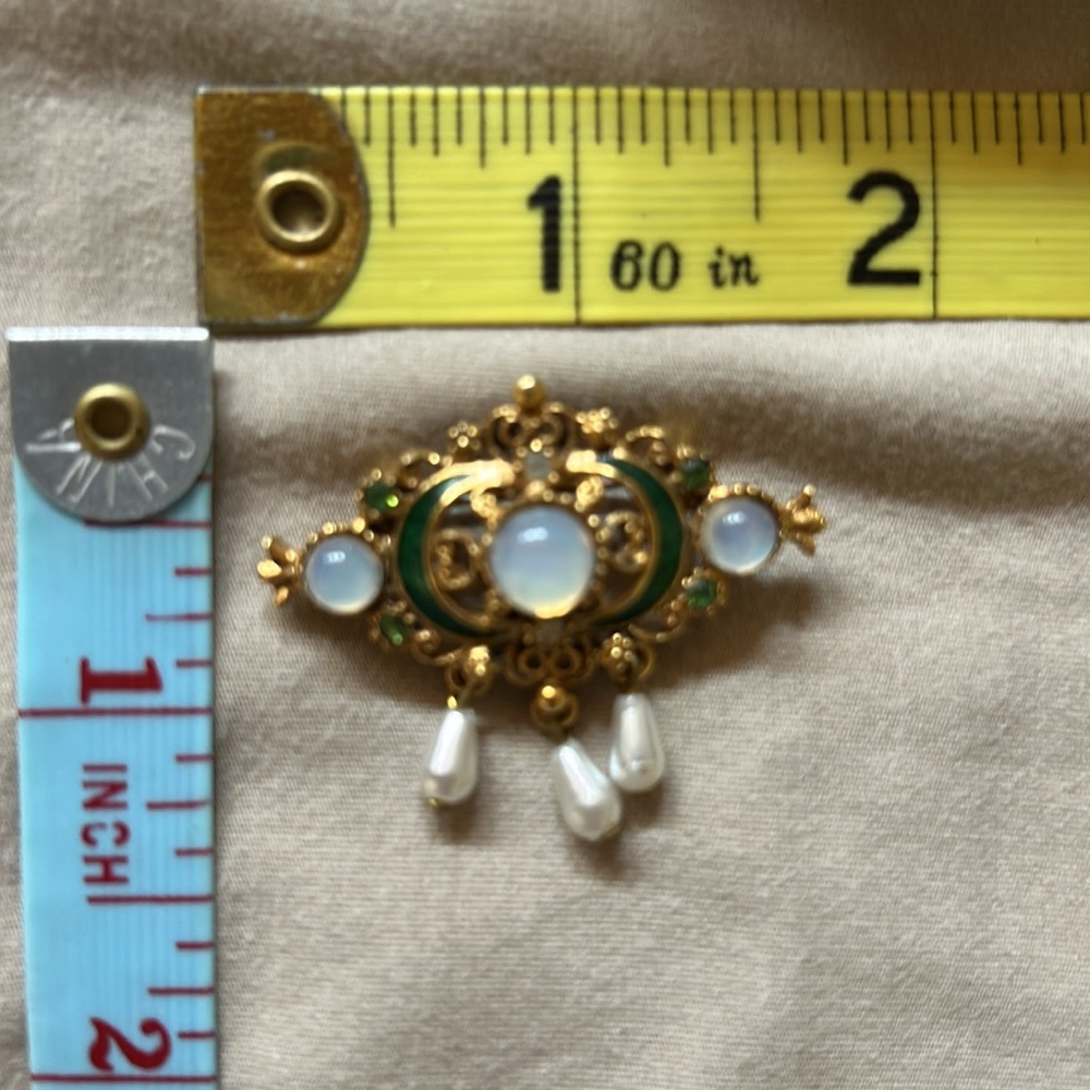 Florenza Gold and Green Brooch with Pearl Drops - Picture 5 of 5
